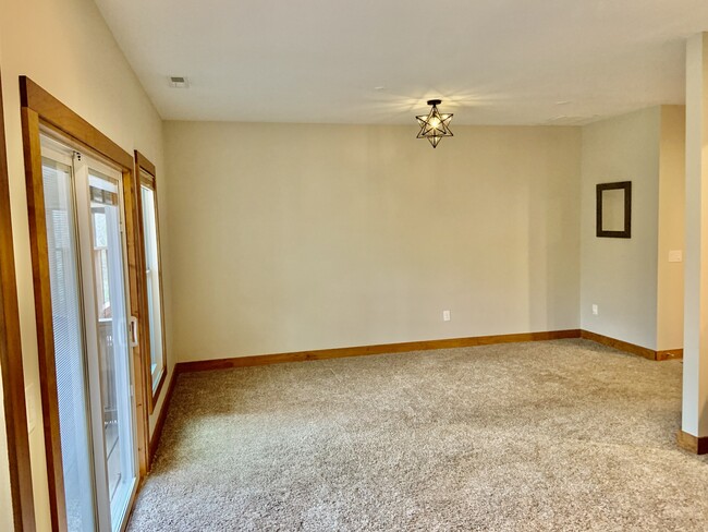 Photo - 208 Rainbow Terrace