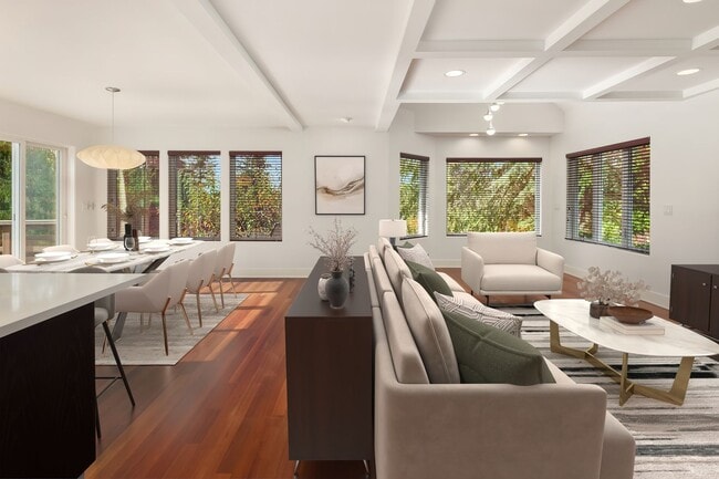 Photo - 4bd/3.5ba Kirkland House