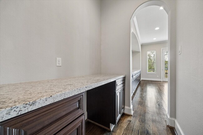 Photo - 1105 E 27th St