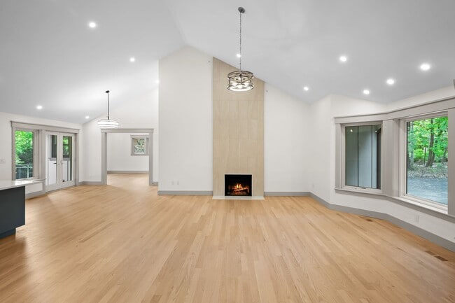 Photo - Modern Farmhouse 3 Bedroom 3.5 Barhroom