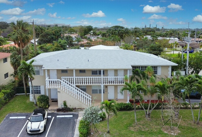 Building Photo - 1820 NE 56th St Unit 5