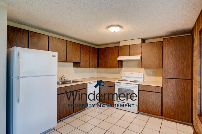 Photo - Windermere PM: 2 bedroom/2 bath condo Unidad 105