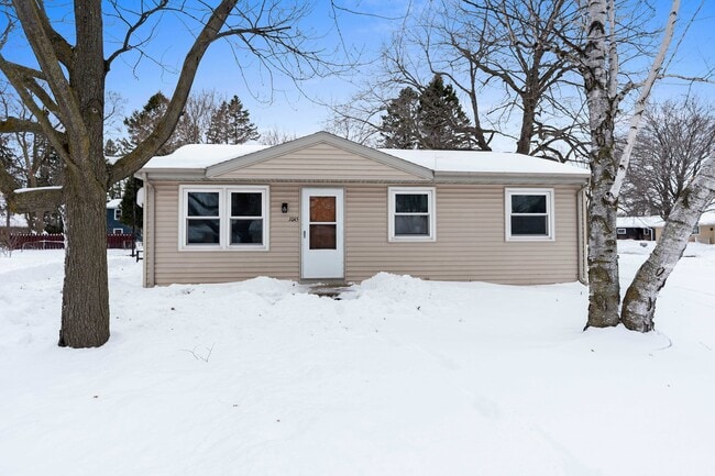 Building Photo - 1045 Green Acres Ln