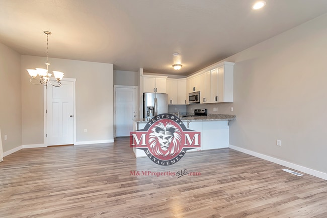 Photo - 3 Bed 2.5 Bath Townhome in Bluffdale