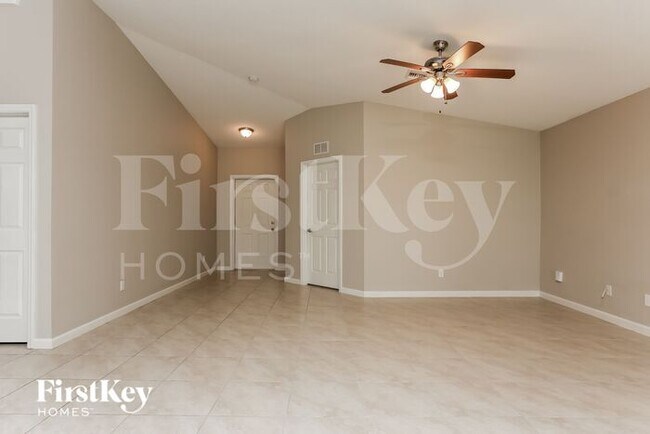 Photo - 309 NW Granadeer St