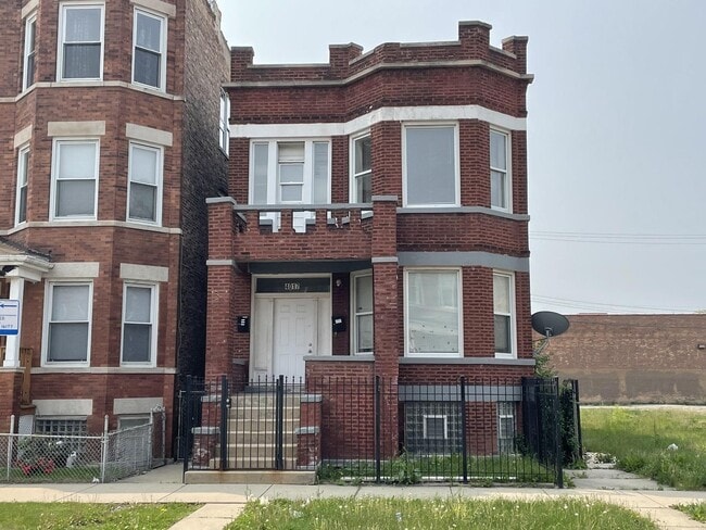 Building Photo - 4017 W Van Buren St Rental
