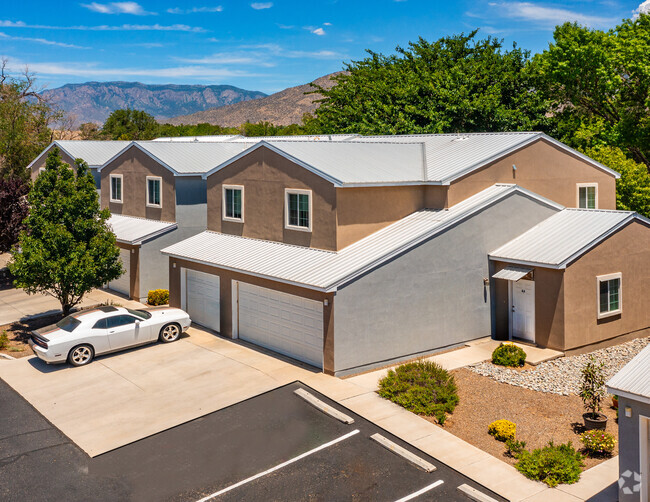 Building Photo - Zia Townhomes