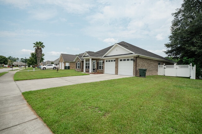 Photo - 729 English Oak Dr