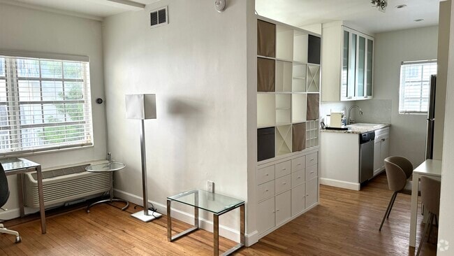 Building Photo - Beachgardens Condo - Unit 8