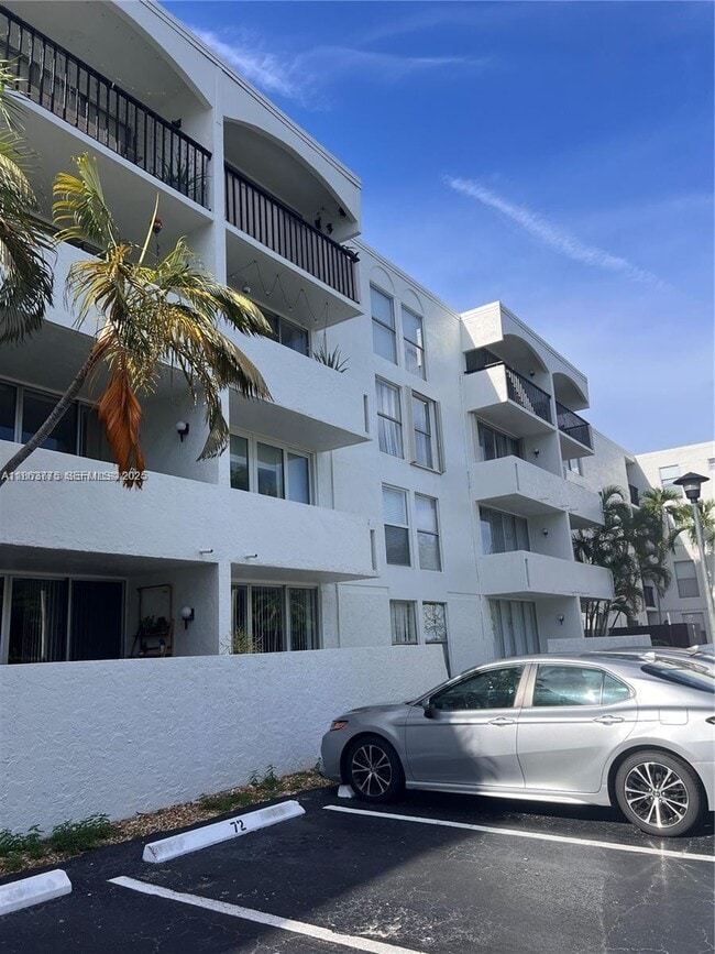 Building Photo - 2150 SW 16th Ave Unit 206