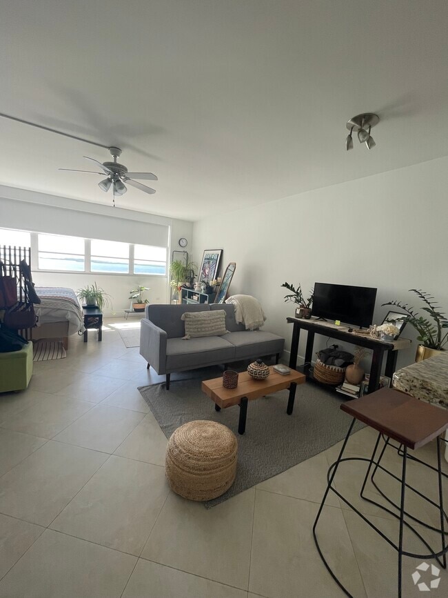 Building Photo - 999 Brickell Bay Dr Rental