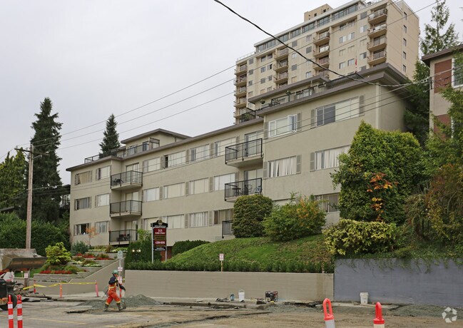 Photo - Royal Ridge Apartments