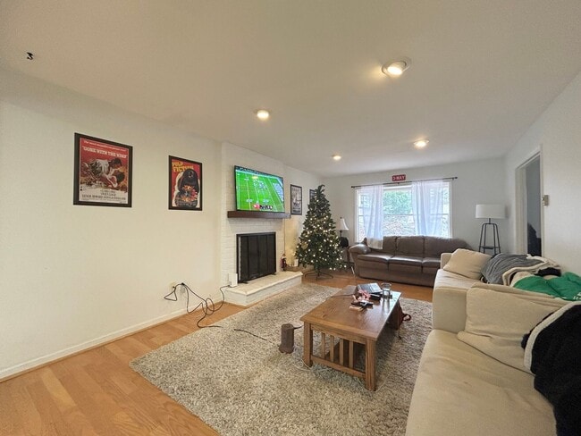 Building Photo - Spacious Home in Blacksburg VA.