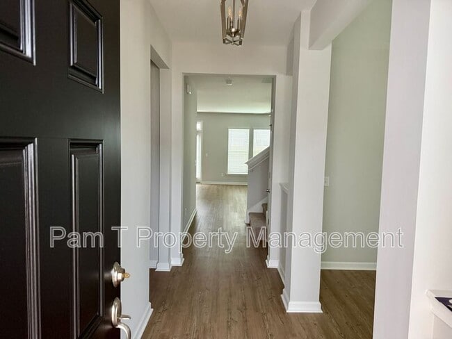 Photo - 400 Airways Ave