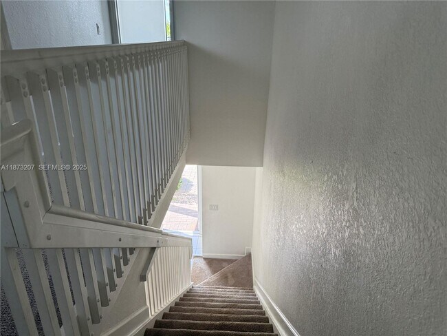 Photo - 607 NE 208th Terrace