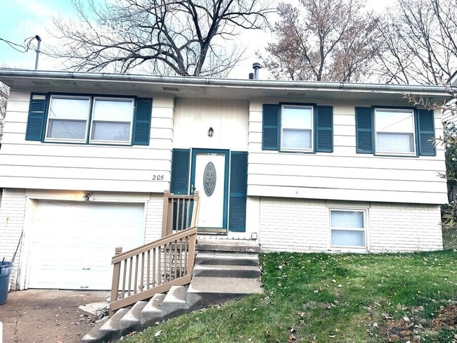 Building Photo - 205 E Wall Ave