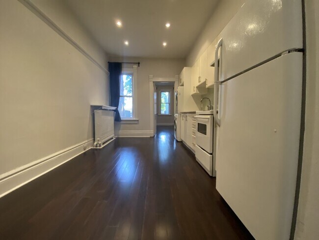 Photo - 329 Concord Ave Unité 1st Fl