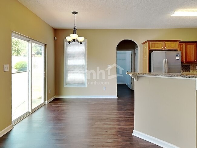 Photo - 812 Andora Way SW