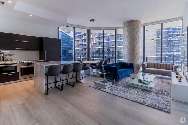 Building Photo - 45 SW 9th St Unit 4501 Rental