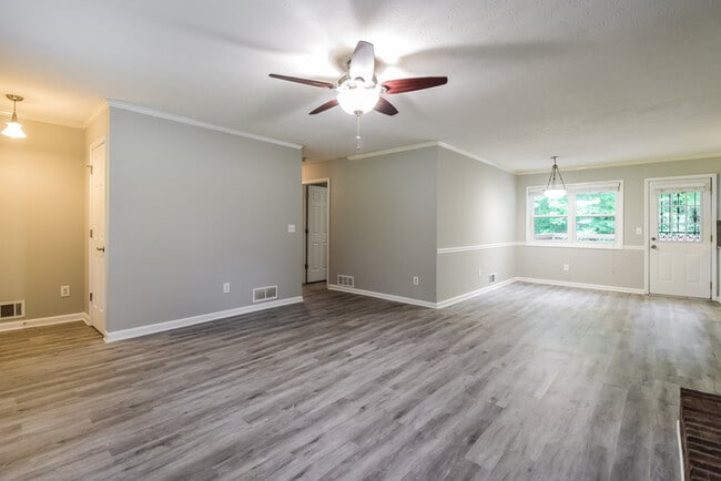 Photo - 310 Victoria Dr