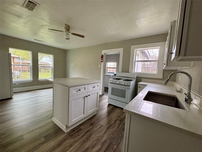 Photo - 9710 Casa Loma Dr