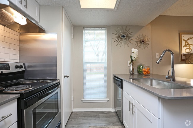 1BR,1BA - 491SF - OXFORD - KITCHEN