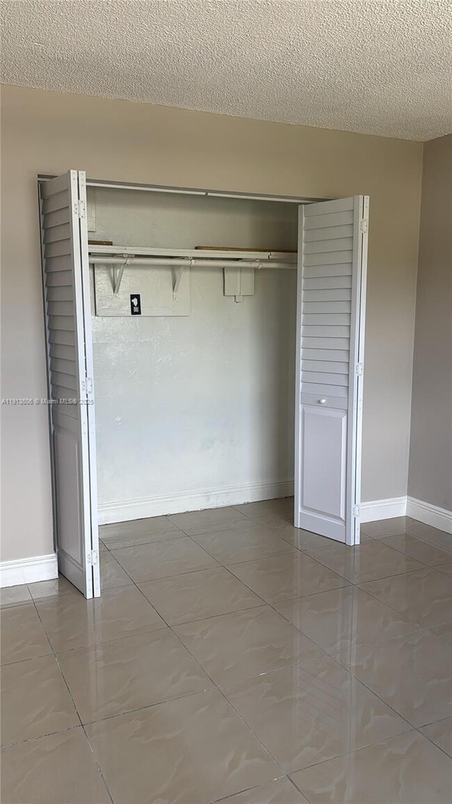 Photo - 13725 NE 6th Ave Unidad 201