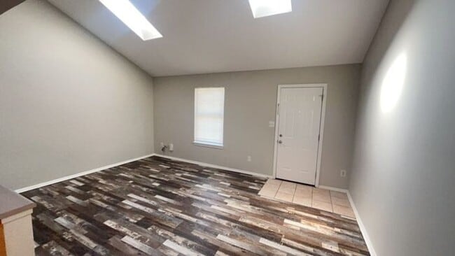 Photo - 2Br/2Ba Townhome in the J-town/Ferncreek area