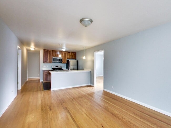Photo - 205 Collins St Unit 4