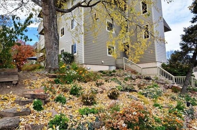 Building Photo - 3240 Iris Ave Unit 206