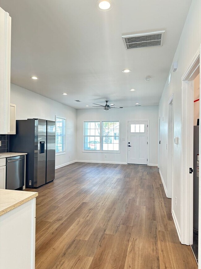 Charming Renovated Craftsman Bungalow (NOL... House House Rental in