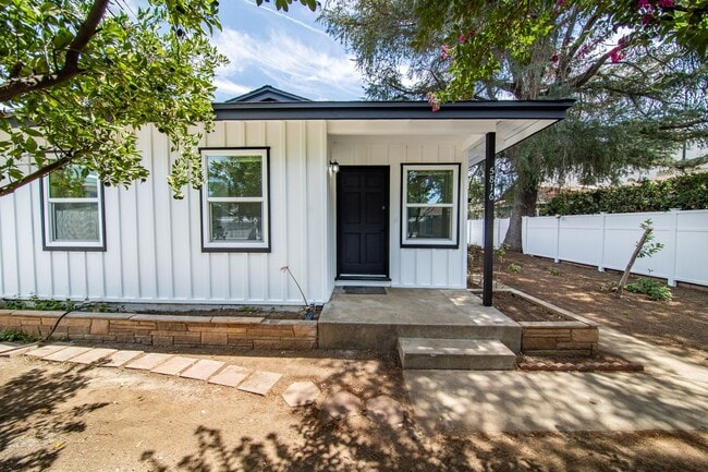 Photo - 5816-5818 Kester Ave. Unit 5816