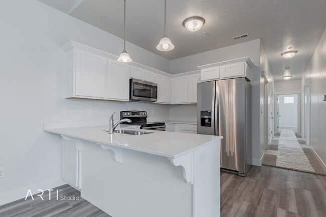 **Move-In Ready Condo with Spectacular Mou... - **Move-In Ready Condo with Spectacular Mou...