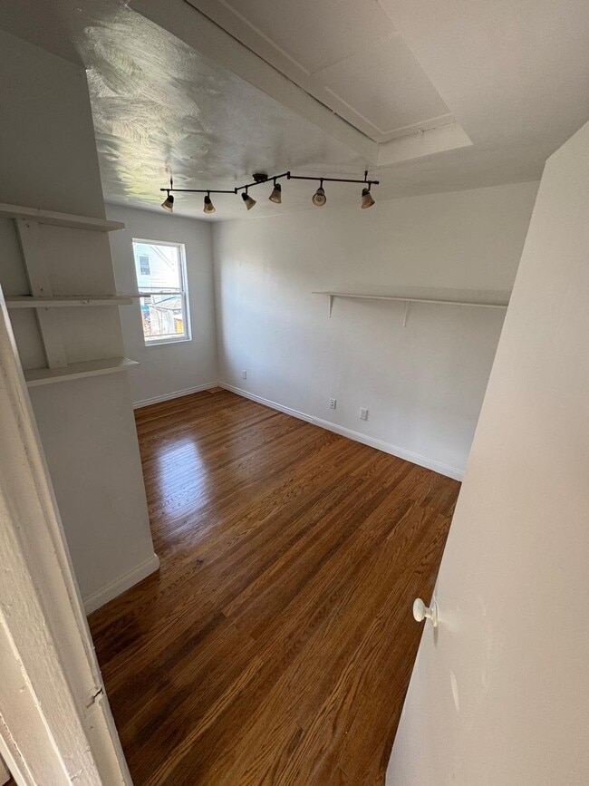Photo - 807 Hazlett Ave