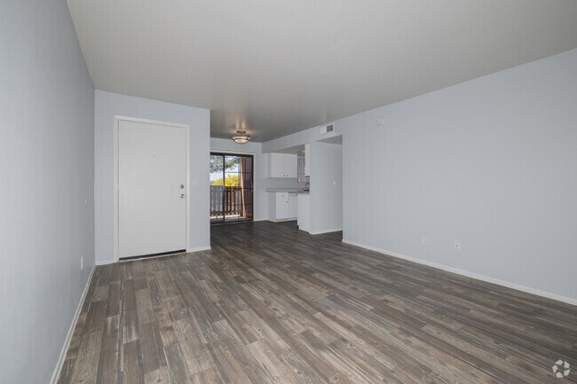 2BR, 2BA - 943SF - Living Room