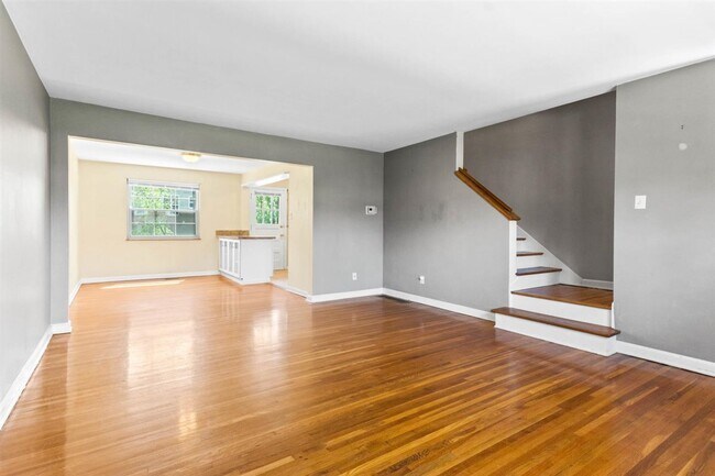Building Photo - 1860 Northwest Blvd Unit D