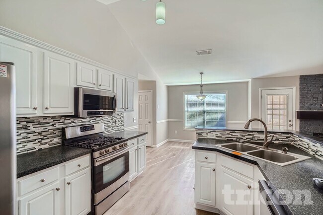 Photo - 891 Marta Crane Dr