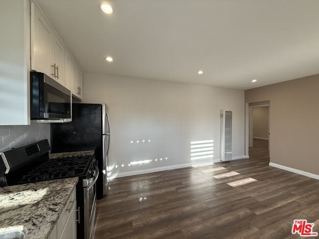 Photo - 2012 S Holt Ave Unit 2014