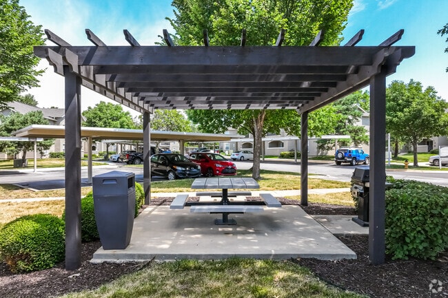 Estancia at City Center - Grilling Pergola