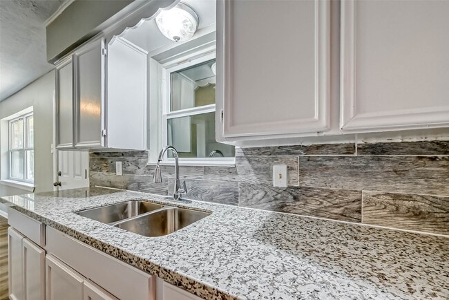 Photo - 5606 Elm Spring Dr