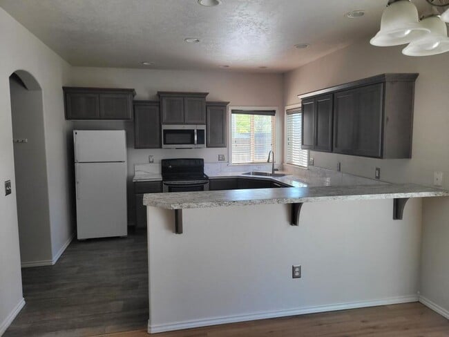 Photo - Great Location! 4 bedroom!