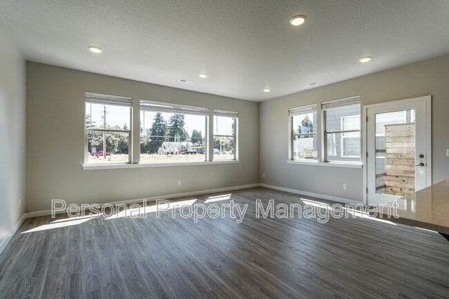 Photo - 8711 NE 43rd Pl