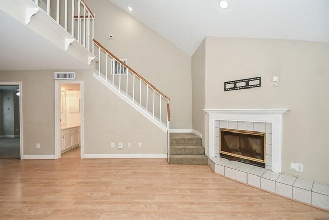 Photo - 3150 Walnut Bend Ln Unidad 502