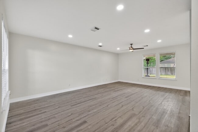 Photo - 918 Ivycroft Ln