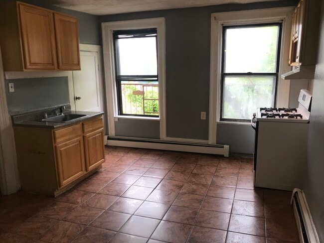 Photo - 16 Westervelt Pl Unit Apt 3