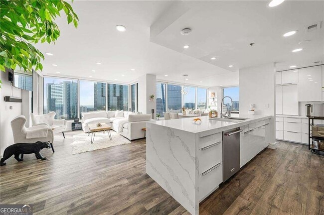 Building Photo - 3338 Peachtree Rd Unit 2207
