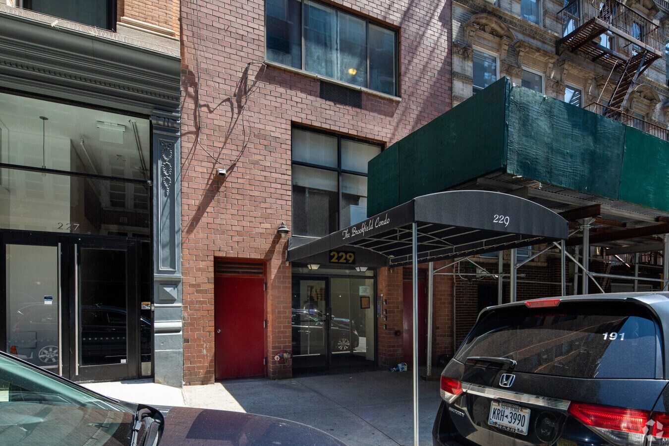 Photo - 229 E 24th St