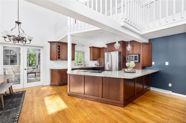 Photo - 581 Middle Rd