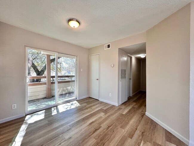 Photo - 7111 E Hwy 290 Unidad A