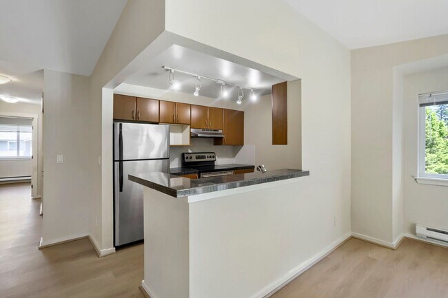 Photo - 2 Bed 2 Bath Condo @ Desirable Community w/ Pool, Hot Tub & Exercise Room! Unidad F301